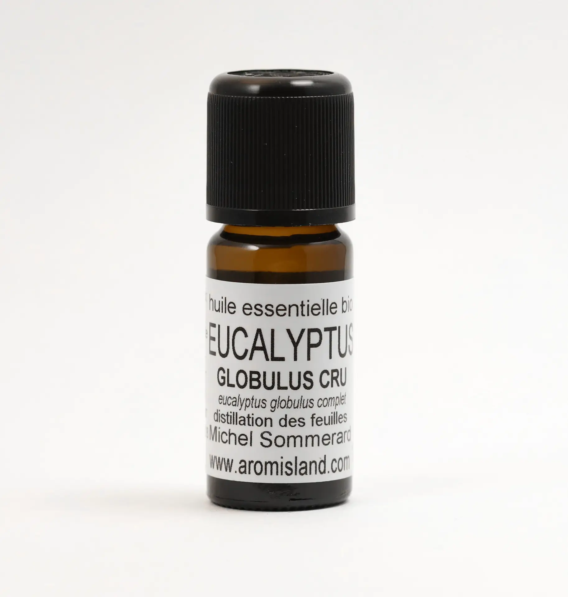 Flacon d’Huile Essentielle d’Eucalyptus Globulus Bio (Eucalyptus globulus compactum), distillation pure des feuilles d’eucalyptus de Madagascar.